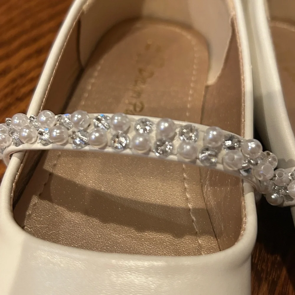 Dream Pairs Cream Dress Shoes with Rhinestone Strap